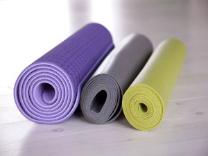 http://www.boldsky.com/home-n-garden/improvement/2014/best-ways-to-clean-a-yoga-mat-039786.html